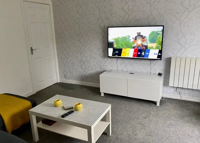 Paisley Central Apartment #4
